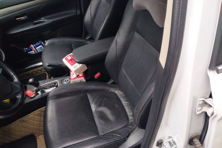 Used Mitsubishi Outlander 2014 2.4L 4x4 Deluxe Value Edition 5 Seats Left Rear Seat