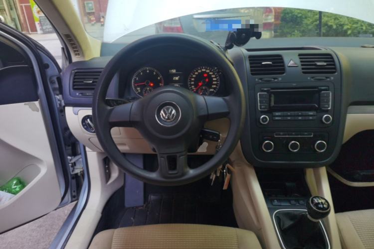 Used Volkswagen Sagitar 2011 1.6L Manual Comfort Version Steering Wheel