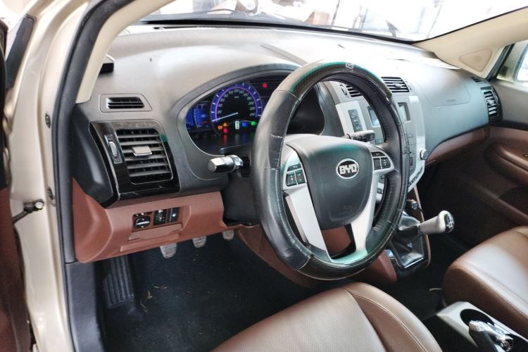 Used BYD S6 2014 2.0L Manual Luxury 5-Seater
