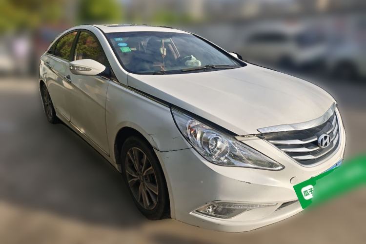 Used Hyundai Sonata 2015 Classic 2.0L Automatic Luxury Edition Front Right 45 Deg