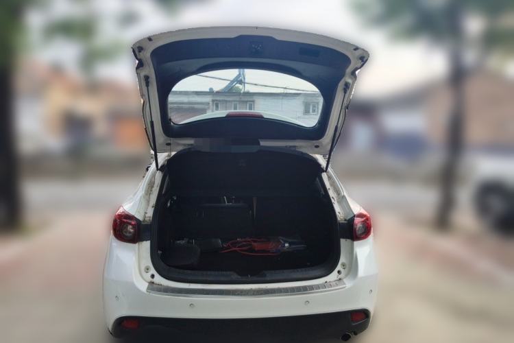 Used Mazda 3 Axela 2014 Hatchback 1.5L Manual Comfort Model