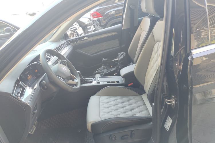 Used Volkswagen Magotan 2023 2 Million Units Limited Edition 330TSI DSG Leading Version Left Front Seat