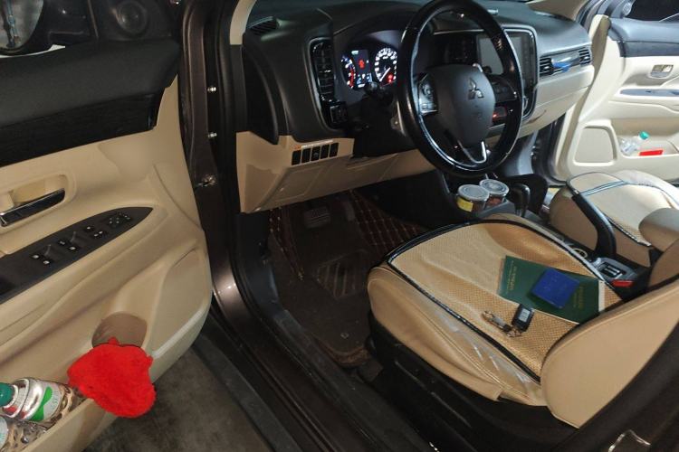 Used Mitsubishi Outlander 2016 2.4L 4x4 Luxury Edition 7-Seater