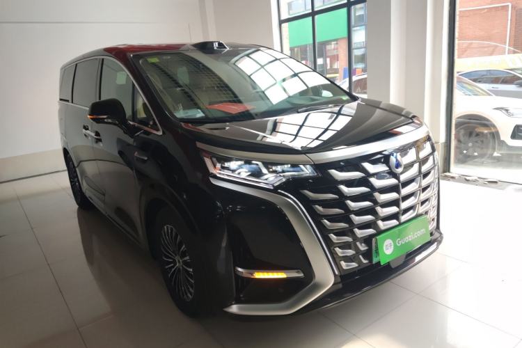 Used Denza D9 2025 DM-i Intelligent Drive 1020 Four-Wheel Drive Flagship Model
