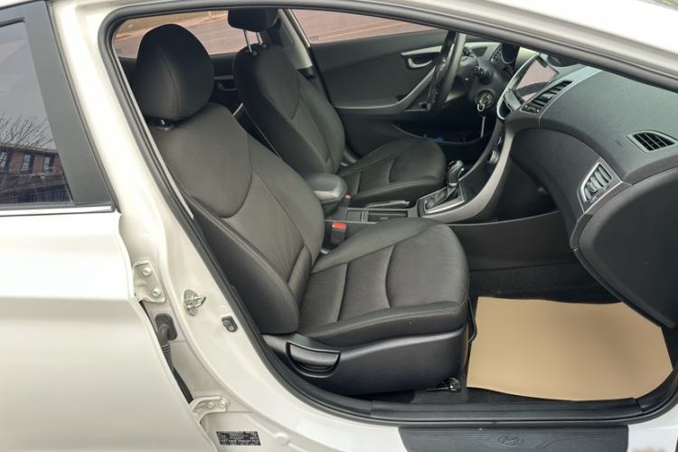 Used Hyundai Elantra (5th Generation / Langdong) 2016 1.6L Automatic Smart Version