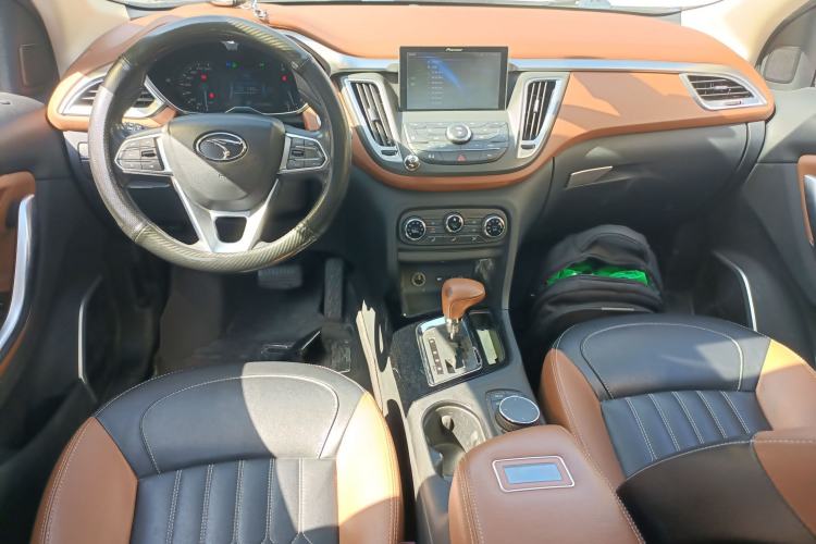 Used Soueast DX7 2017 1.5T Automatic Glory Edition Interior 2