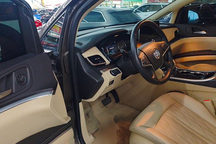 Used Buick GL8 2023 Facelifted Land Cruiser Executive Luxury Version