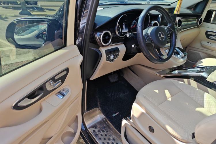 Used Mercedes-Benz V-Class 2018 V 260 Avantgarde Edition China VI Driver Seat