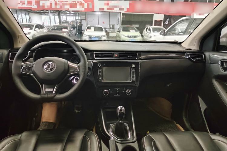Used Dongfeng Fengon 580 2016 1.8L Manual Comfort Model Center Console