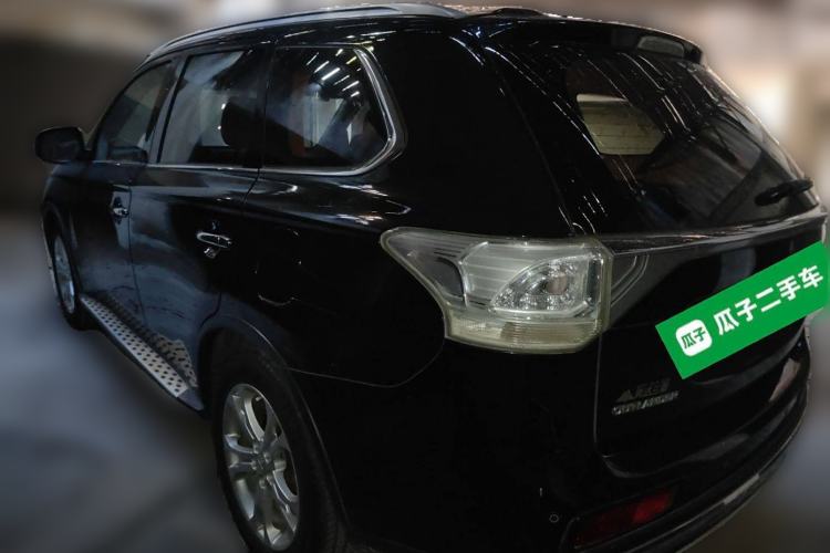 Used Mitsubishi Outlander 2014 2.4L 4x4 Deluxe Value Edition 7 Seats
