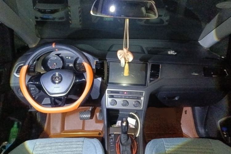 Used Volkswagen Golf Sportsvan 2016 1.6L Automatic Comfort Model Center Console