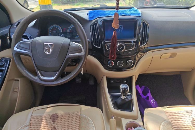Used Baojun 730 2014 1.5L manual Comfort version 7 seats