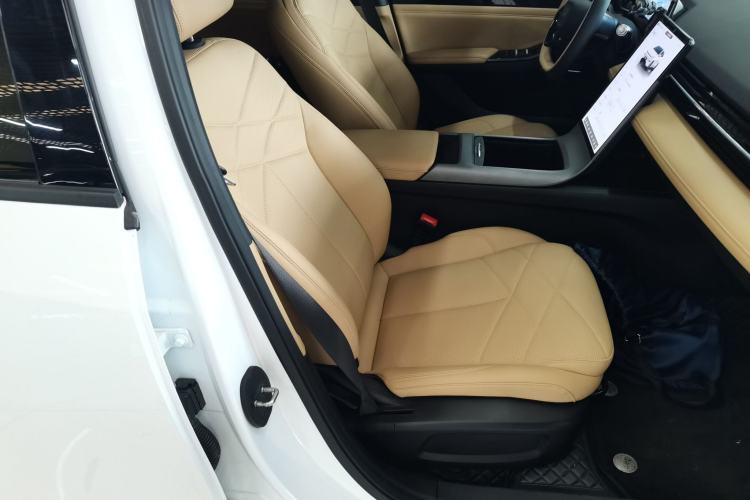 Used Geely Galaxy L6 2024 125km PLUS Dragon Edition Right Front Seat