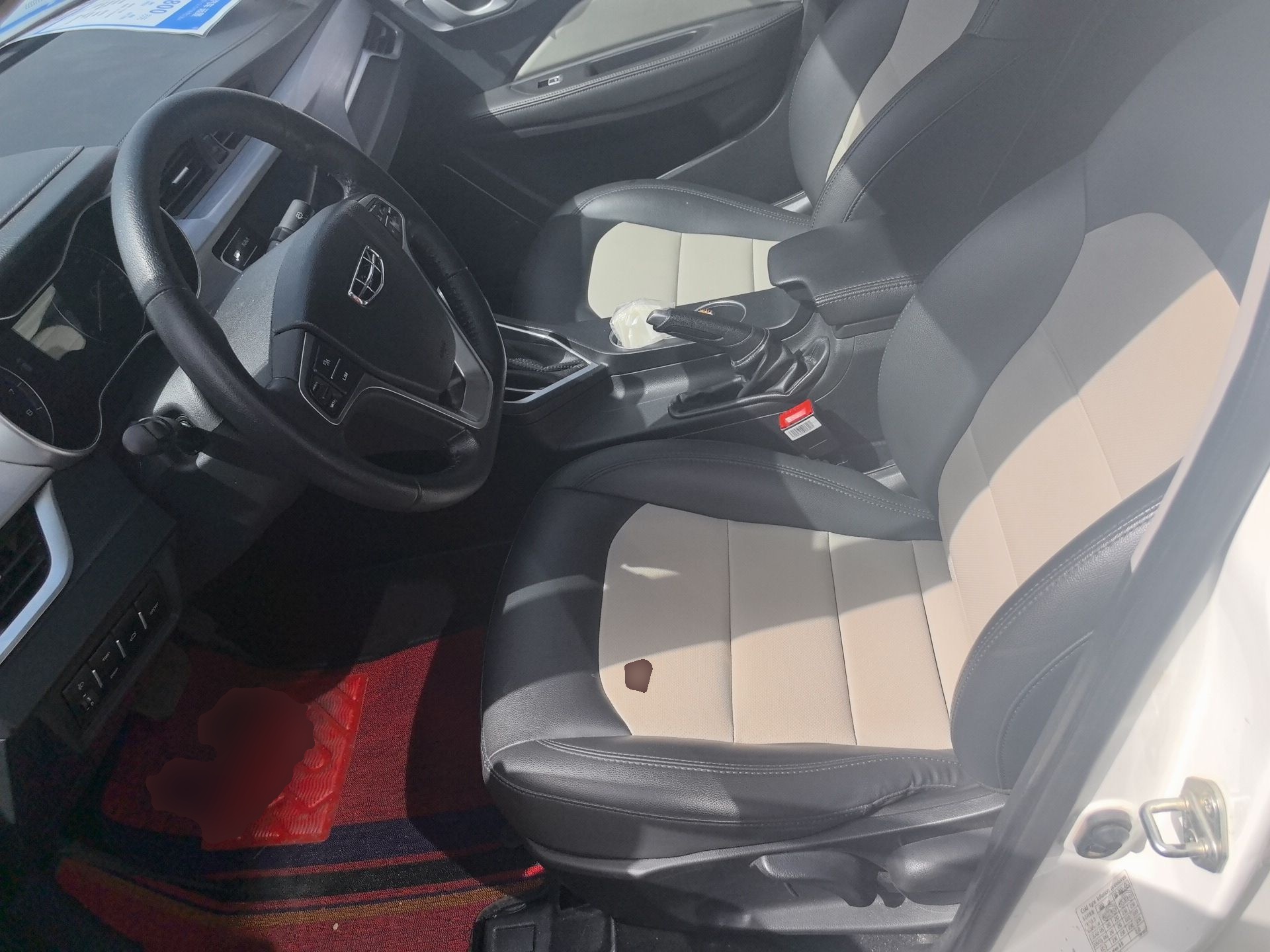 المقاعد الأمامية داخل السيارة