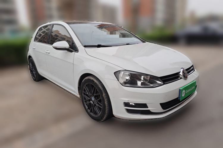 Used Volkswagen Golf 2016 230TSI Automatic Luxury Version Front Right 45 Deg