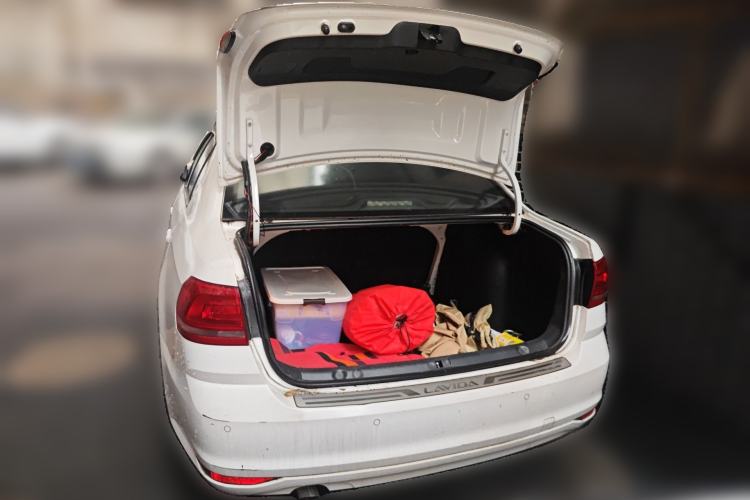 Used Volkswagen Lavida 2017 1.6L Automatic Fashion Edition Trunk