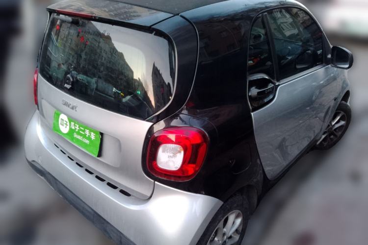 Used smart fortwo 2015 1.0L 52 kW hardtop Dynamic version
