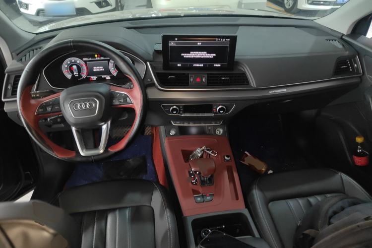 Used Audi Q5L 2022 40T Fashionable and Elegant Model Center Console