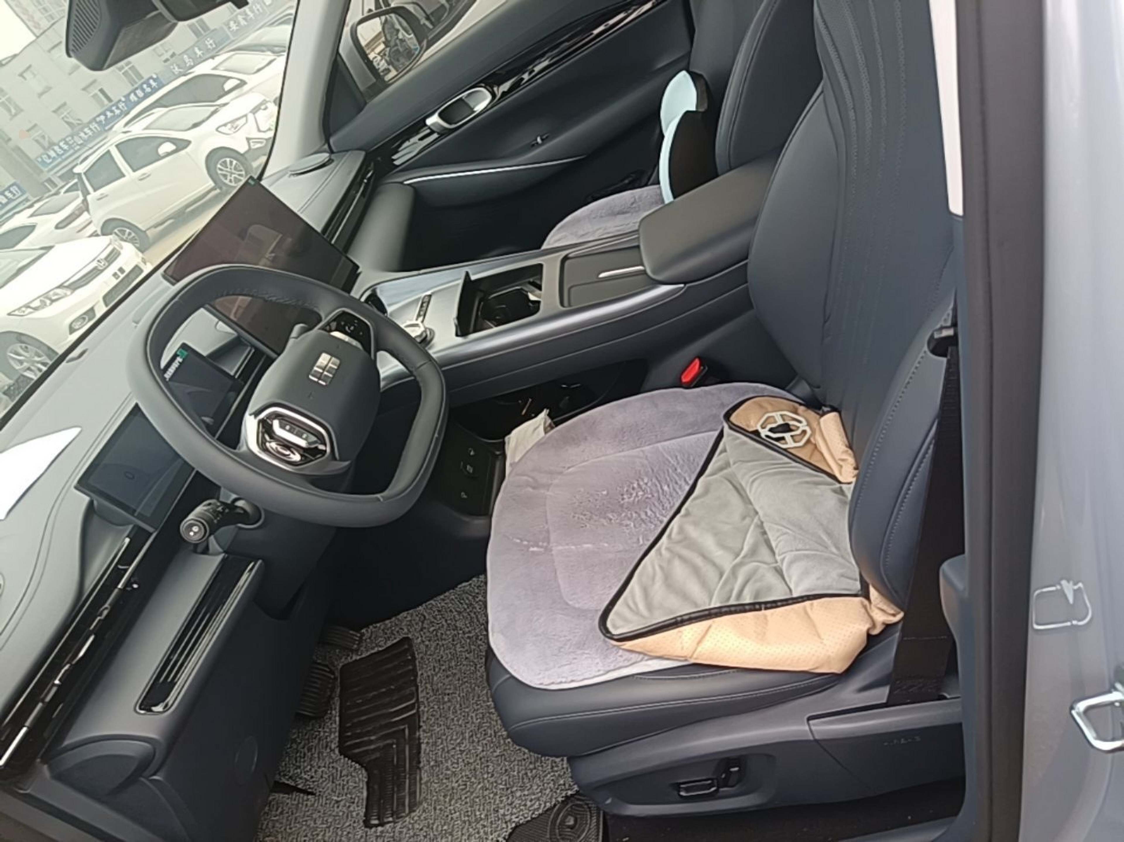 المقاعد الأمامية داخل السيارة