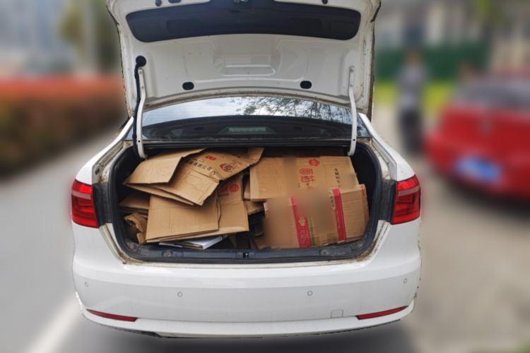 Used Volkswagen Lavida 2013 1.6L Automatic Comfort Edition Trunk