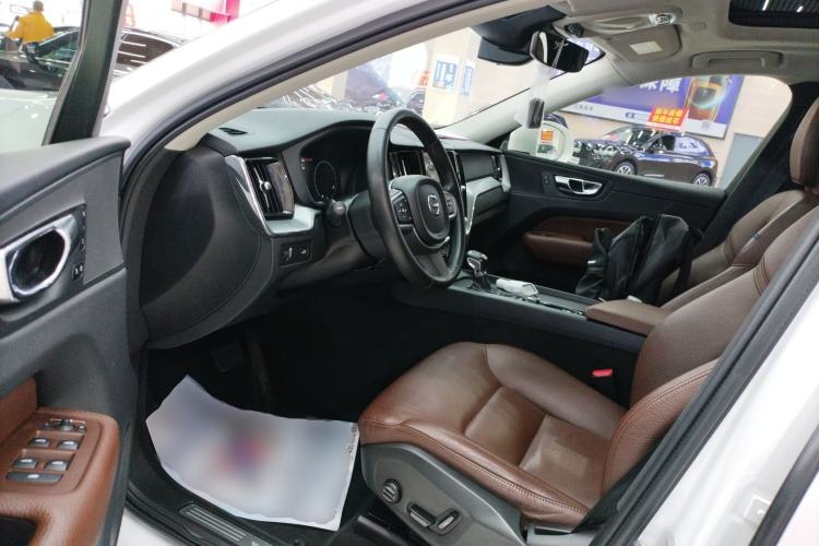Used Volvo XC60 2019 T5 4x4 Smart Edition China V Standard