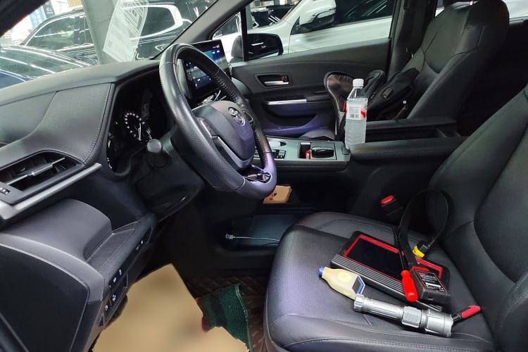 Used Toyota Sienna 2021 2.5L Hybrid Premium Edition