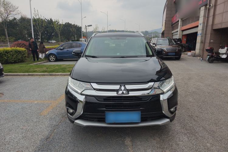 Used Mitsubishi Outlander 2018 2.0L Two-Wheel Drive Glory Edition 5 Seats Front