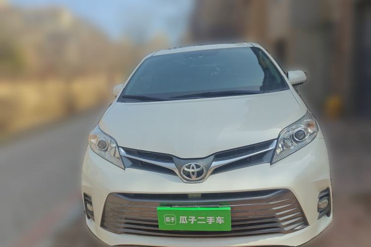 Used Toyota SIENNA 
