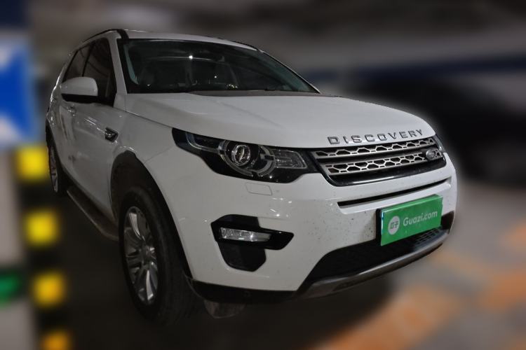 Used Land Rover Discovery Sport 2018 240 PS SE Version Front Right 45 Deg