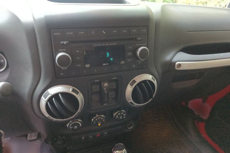 Used Jeep Wrangler 2014 3.0L Sahara Four-Door Edition