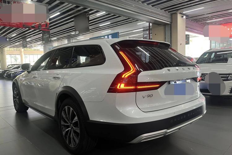 Used Volvo V90 2023 Cross Country B5 AWD Smart Range Edition