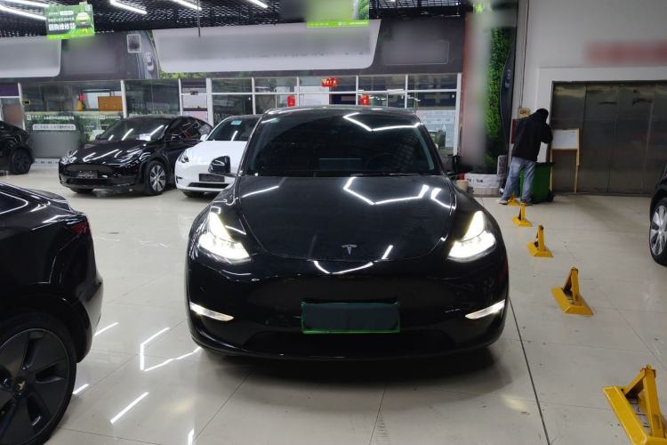 Used Tesla Model Y 2023 Long-Range All-Wheel-Drive Version
