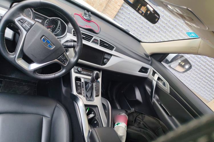 Used Geely Auto Emgrand X7 Sport 2016 1.8TD Automatic ZhiShang Model Center Console