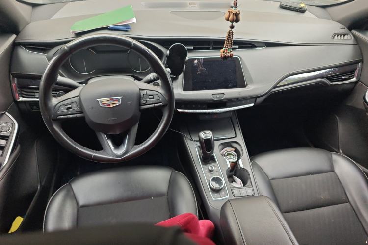 Used Cadillac XT4 2018 28T Two-Wheel Drive Tech Version Center Console