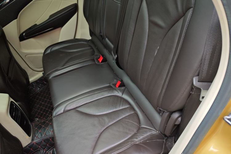 Used Lincoln MKC 2014 2.0T Two-Wheel-Drive Luxury Edition Left Rear Seat