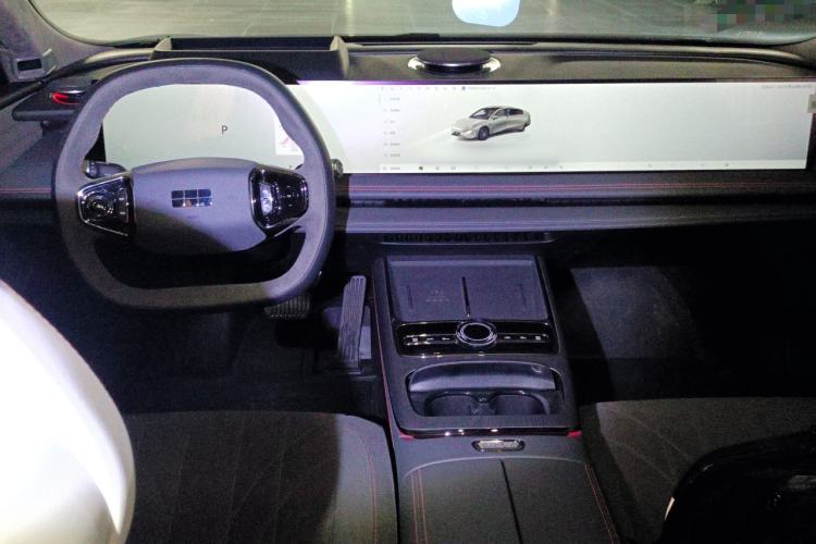 Used Geely Galaxy E8 2025 620 km All-Wheel Drive Starship LiDAR-Enabled Intelligent Driving Version Center Console