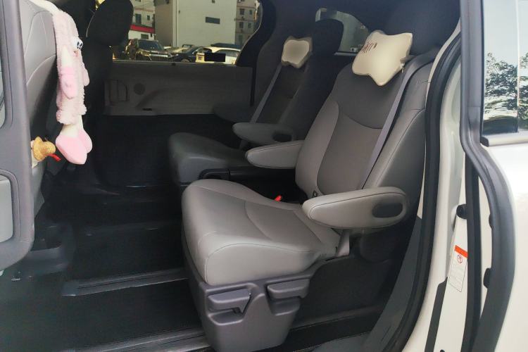 Used Toyota Granvia 2024 2.5L Hybrid Comfort Edition
