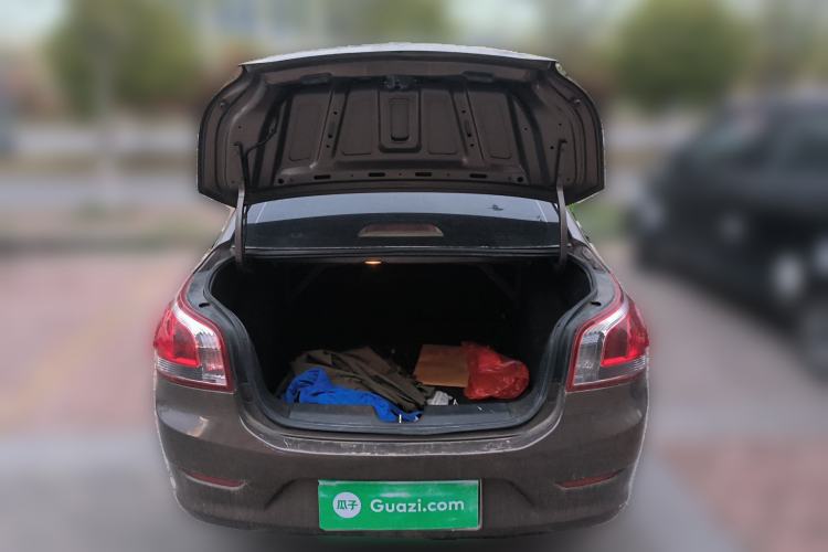 Used Baojun 630 2011 1.5L manual standard version
