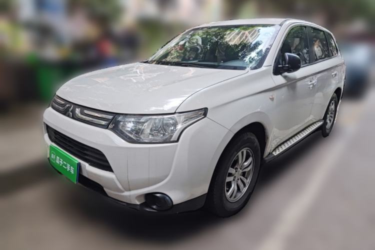 Used Mitsubishi Outlander 2013 2.0L Two-Wheel Drive Sport Navigation Version 5 Seats
