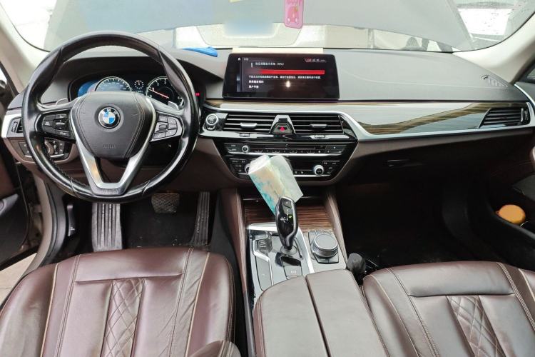 Used BMW 5 Series 2018 530Li Leading Model M Sport Package Center Console