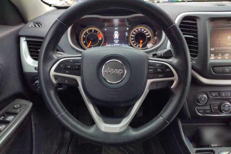 Used Jeep Cherokee 2017 2.0L Superior Edition
