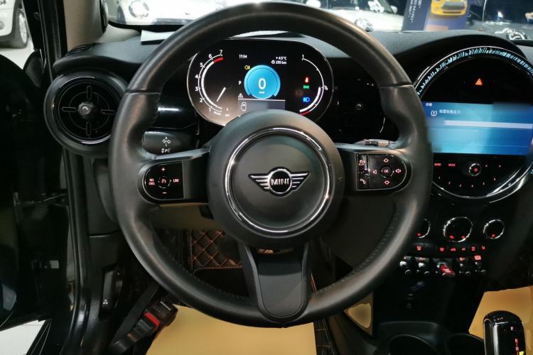 Used MINI MINI 2023 Updated 1.5T COOPER Artist Five-Door Edition
