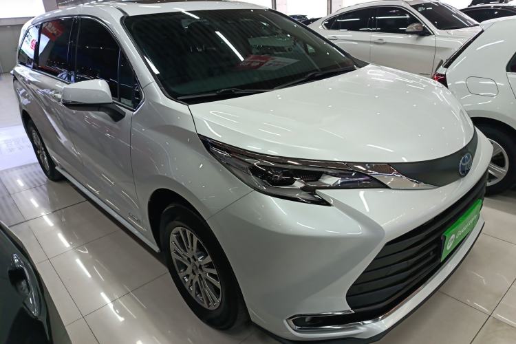 Used Toyota SIENNA 2023 2.5L Hybrid Comfort Edition Front Right 45 Deg