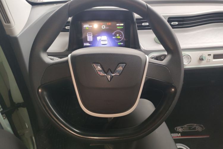 Used Wuling Hongguang MINIEV 2021 Macaron Fashion Model Lithium Iron Phosphate Steering Wheel