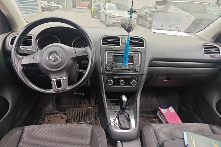 Used Volkswagen Golf 2012 1.6L Automatic Comfort Model Center Console