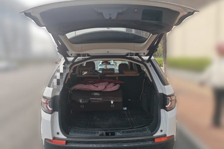 Used Land Rover Discovery Sport 2018 240 PS HSE LUXURY Edition Trunk