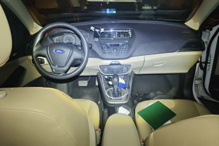 Used Ford Escort 2015 1.5L Automatic Comfort Edition Center Console