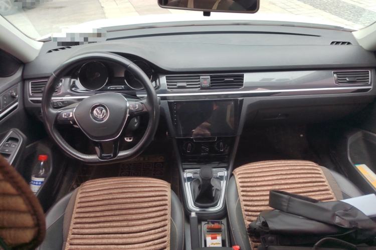 Used Volkswagen C-TREK 2018 1.5L Manual Comfort Model Center Console