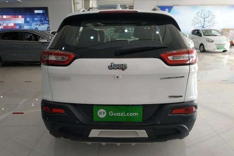Used Jeep Cherokee 2016 2.0L Superior Edition