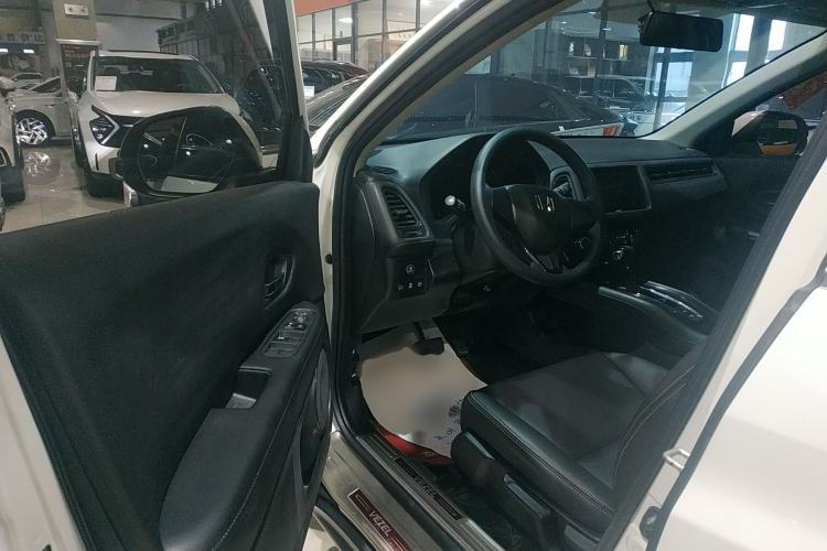 Used Honda Vezel 2020 1.5L CVT Elite Edition Driver Seat